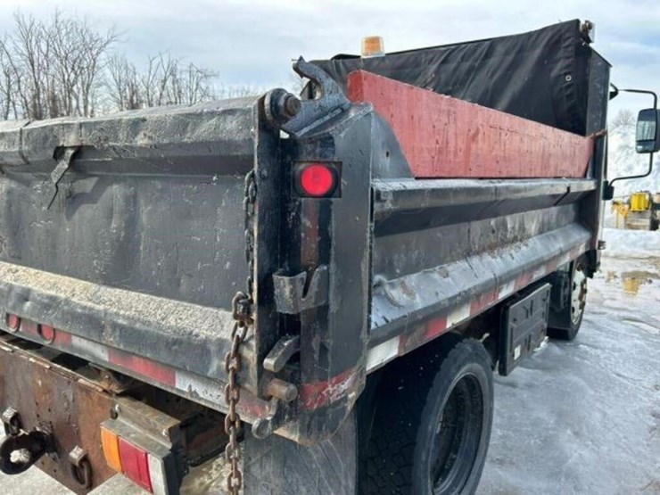 2015-isuzu-nrr-image-59