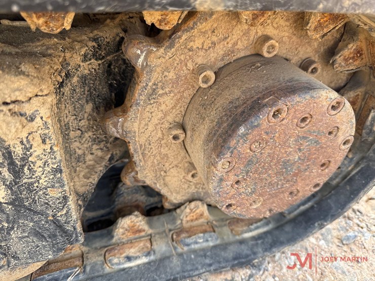 2019-caterpillar-300.9d-image-12