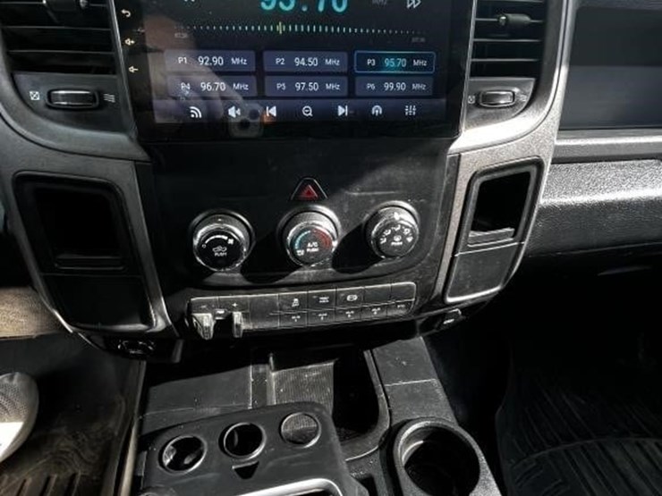 2014-dodge-ram-5500-image-32