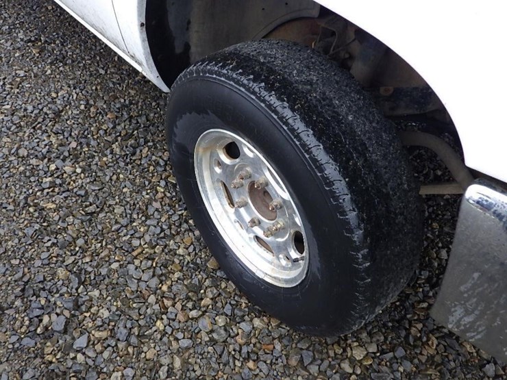 2001-gmc-2500-image-12