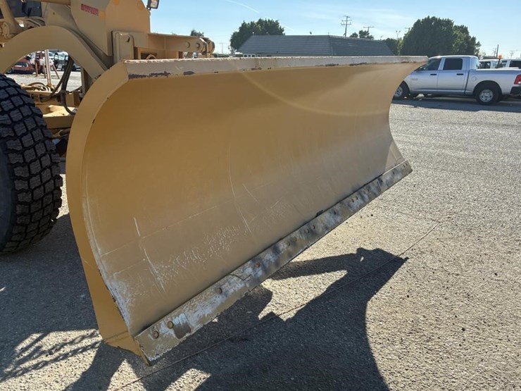 2005-caterpillar-143h-image-7