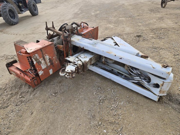 #411-•-triple-stage-crane-lift-image-4