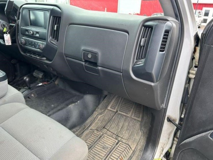 2018-chevrolet-silverado-2500hd-image-34