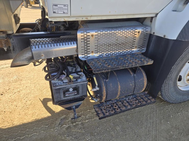 2007-international-7600-image-5