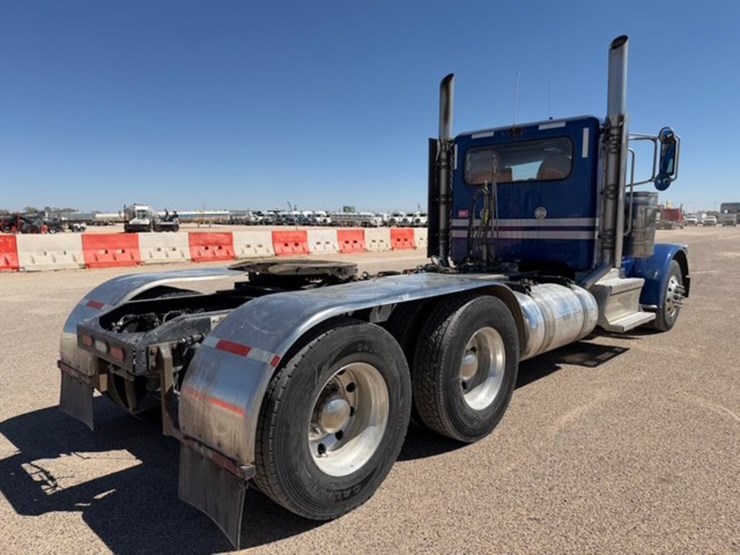 2022-peterbilt-389-image-6