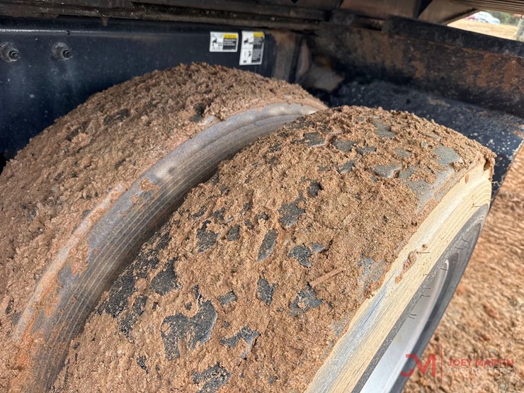 2017-peterbilt-rollback-truck-image-12