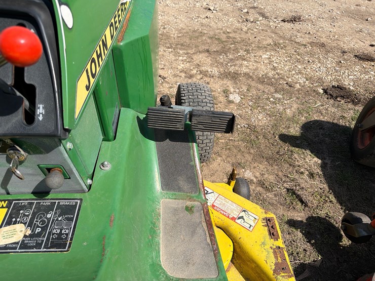 john-deere-322-image-11