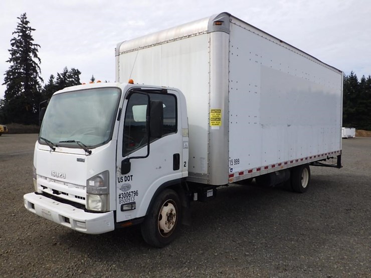 2010-isuzu-npr-image-1