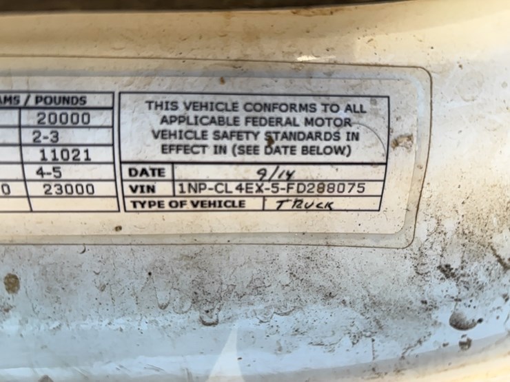 2015-peterbilt-567-image-12