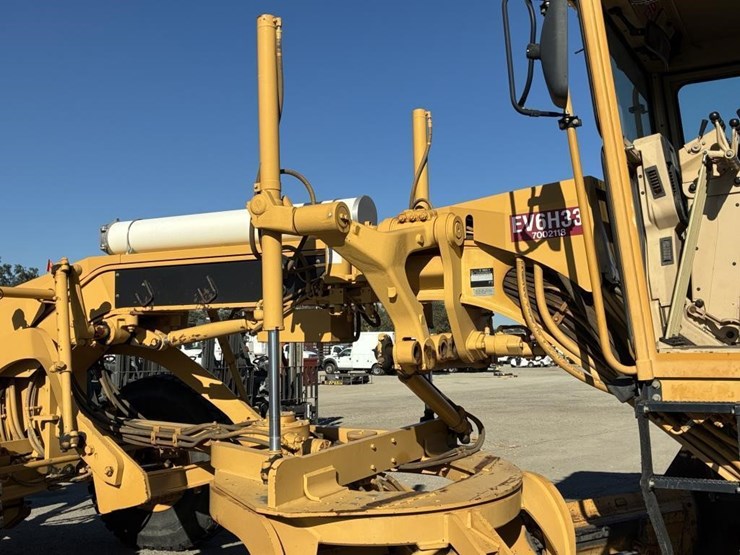 2005-caterpillar-143h-image-14