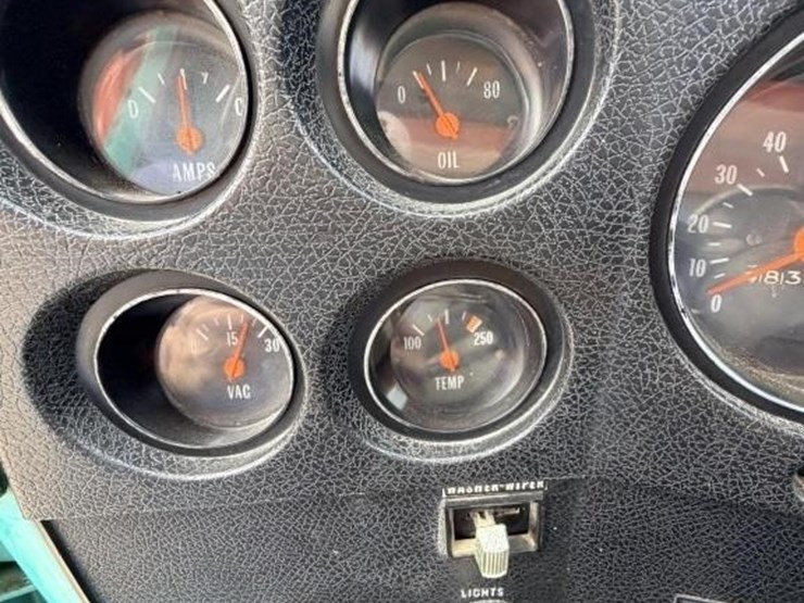 l2---1974-gmc-6500-grain-truck-image-16