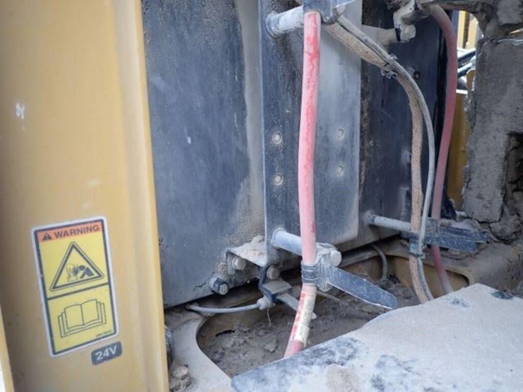 2017-caterpillar-320fl-image-27