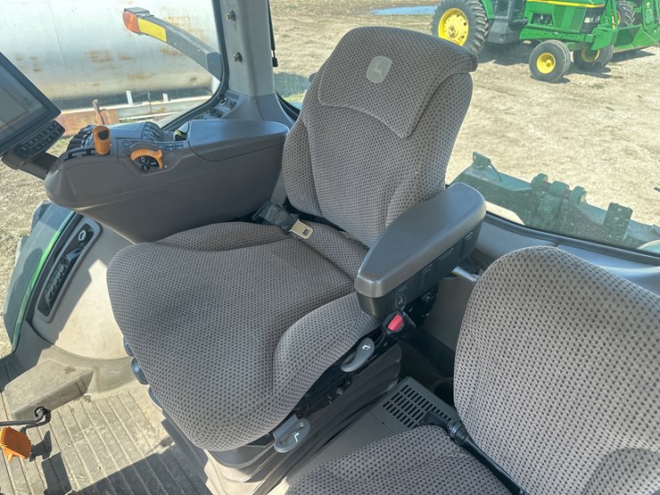 2016-john-deere-8320r-image-7