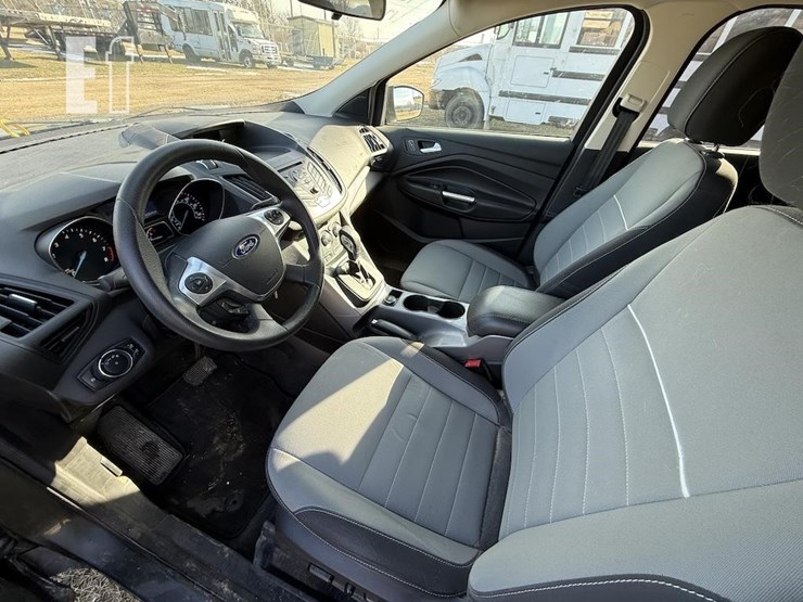 2015-ford-escape-se-image-8