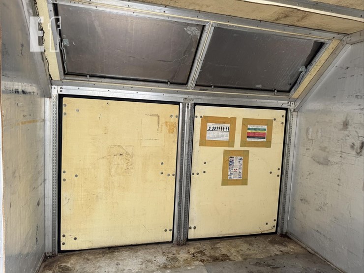 9'-container-doors-both-sides-image-6