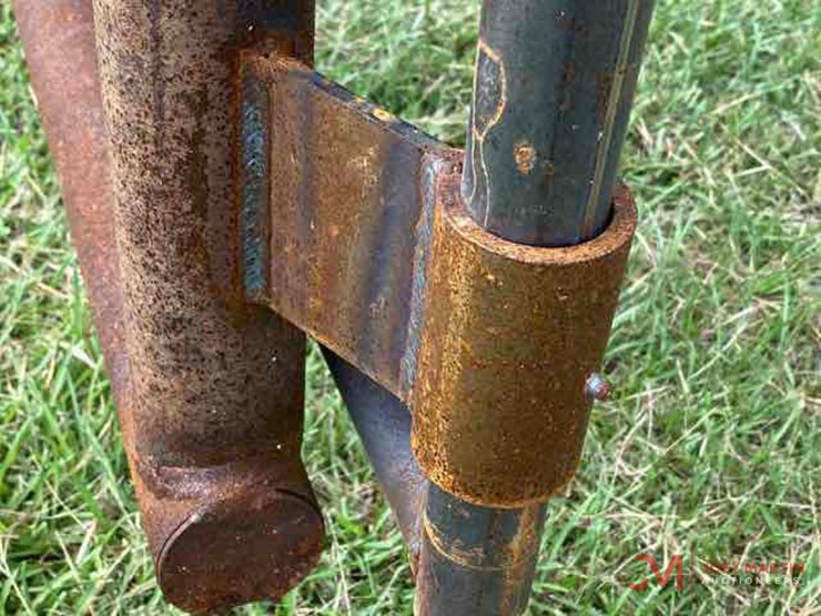 (1)-new-24'-free-standing-8-bar-panel-with-gate-image-3