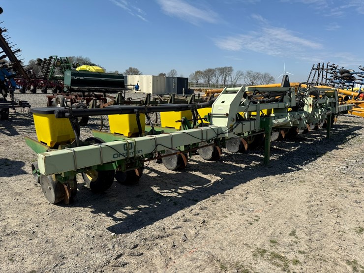 john-deere-12-image-1