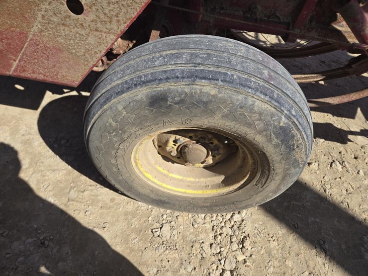 new-holland-315-image-10