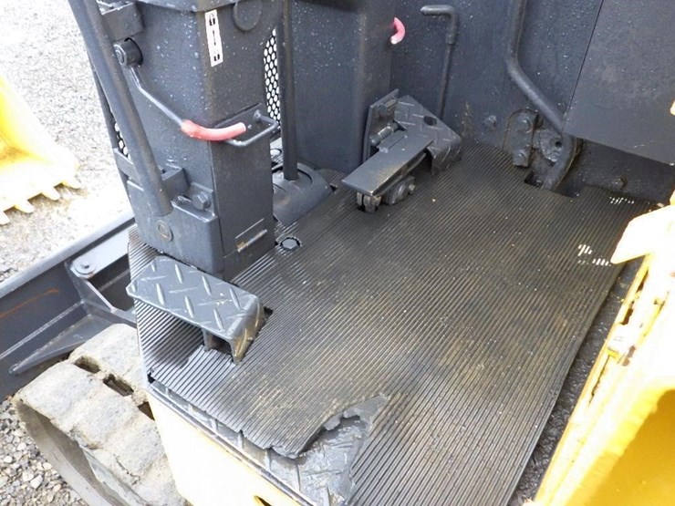 komatsu-pc28uu-image-32