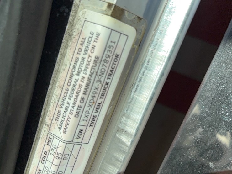 2022-peterbilt-389-image-14