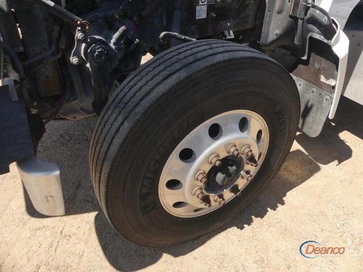 2017-peterbilt-567-image-13