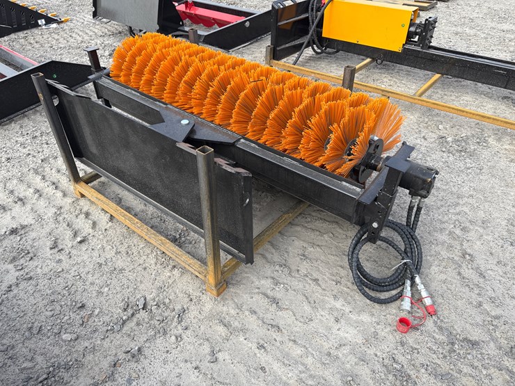 #2068-•-unused-giyi-gyse61-skid-steer-sweeper-bdqsj260220-inv#-41995-image-2