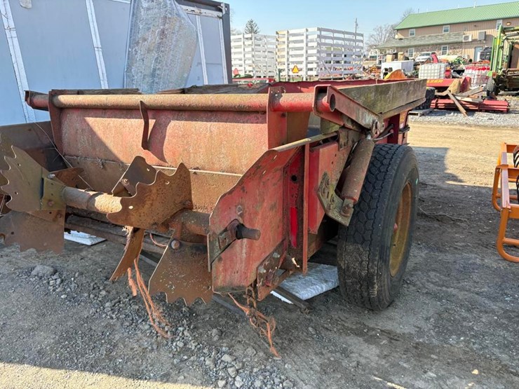 new-holland-145-image-3