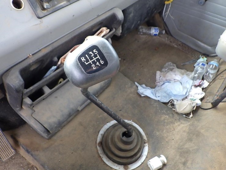 1996-freightliner-fl70-image-41