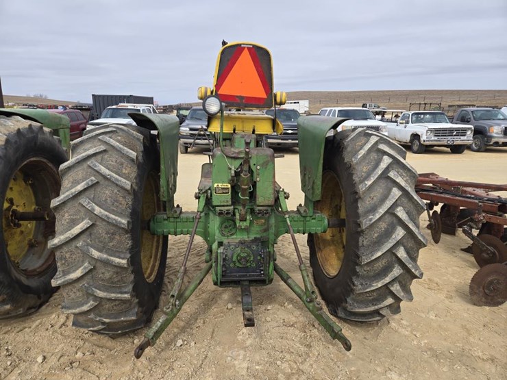 john-deere-4010-image-8