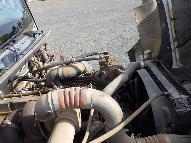 1996-freightliner-fl70-image-22