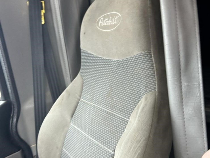 2012-peterbilt-386-image-28