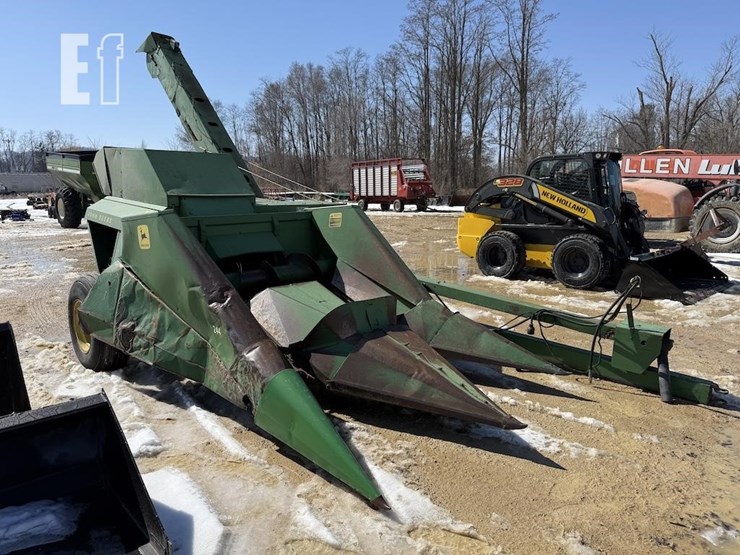 john-deere-300-image-3