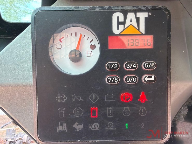 2023-caterpillar-226d3-image-18