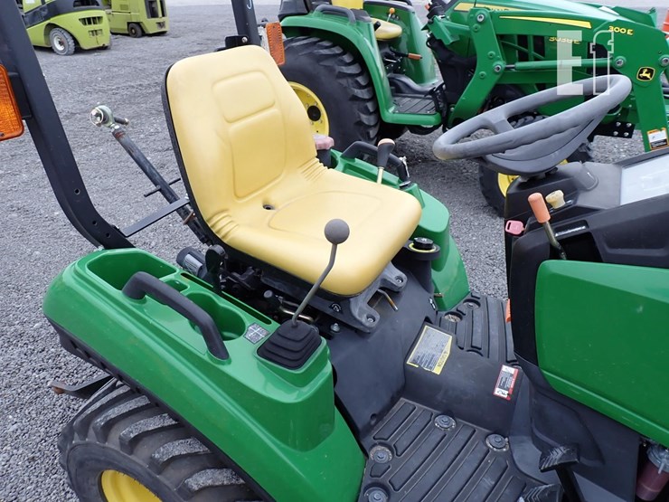 2017-john-deere-1023e-image-5