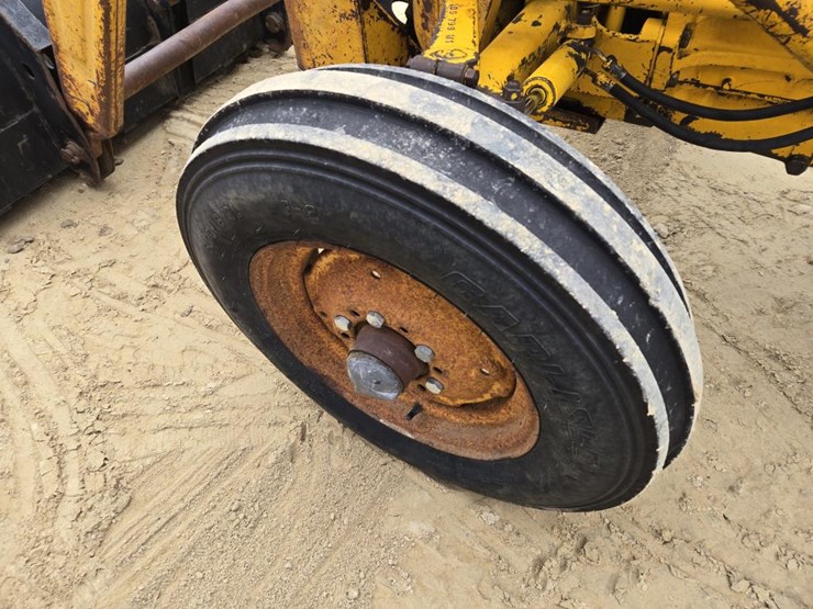 #359-•-massey-ferguson-utility-tractor-image-7