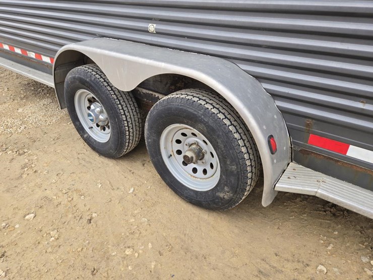#73-•-2005-featherlite-gooseneck-livestock-trailer-image-8