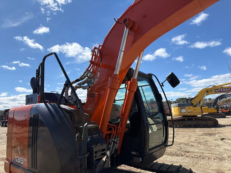2020-hitachi-zx135us-6-image-10