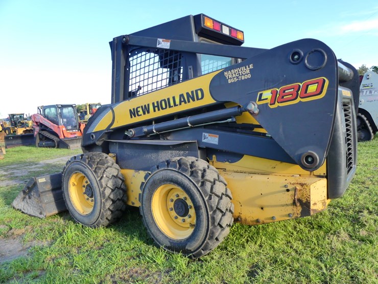 new-holland-l180-image-4