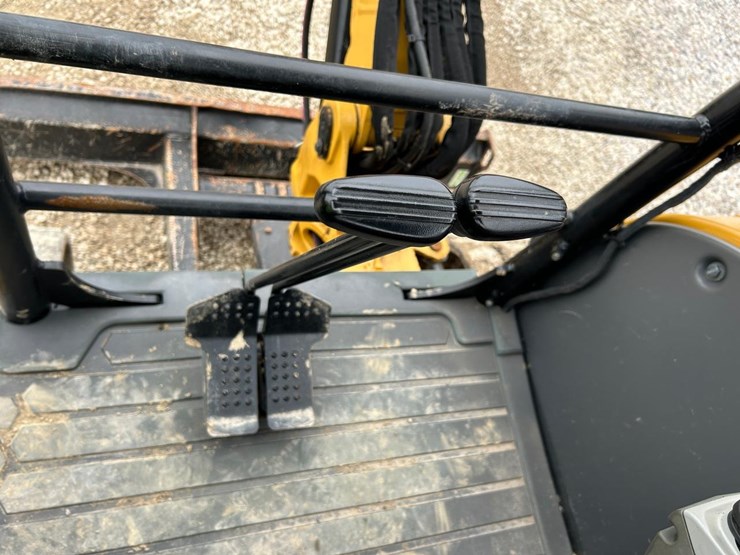 2020-caterpillar-303-image-21