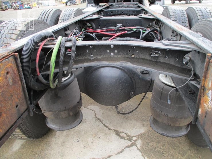 2008-sterling-l9500-image-17