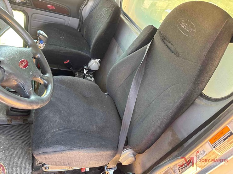 2016-peterbilt-365-image-29