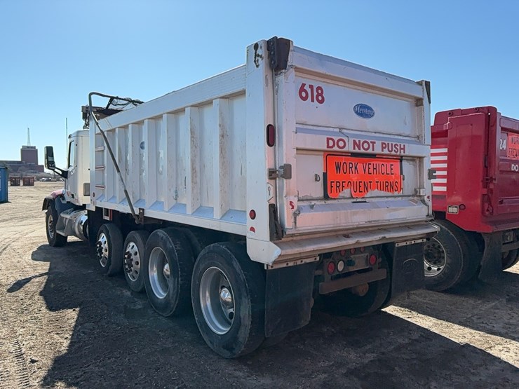 2015-peterbilt-567-image-3