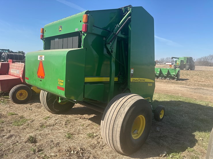 2010-john-deere-568-image-10