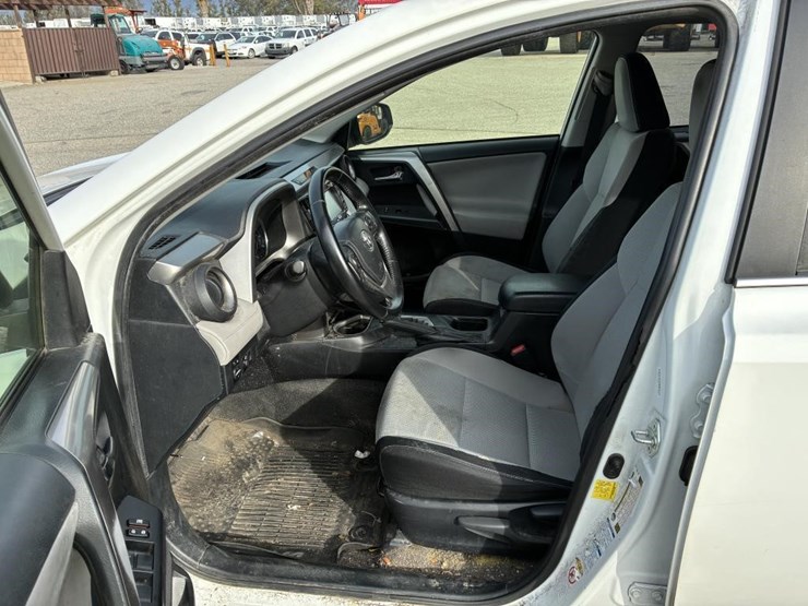 2017-toyota-rav4-image-13