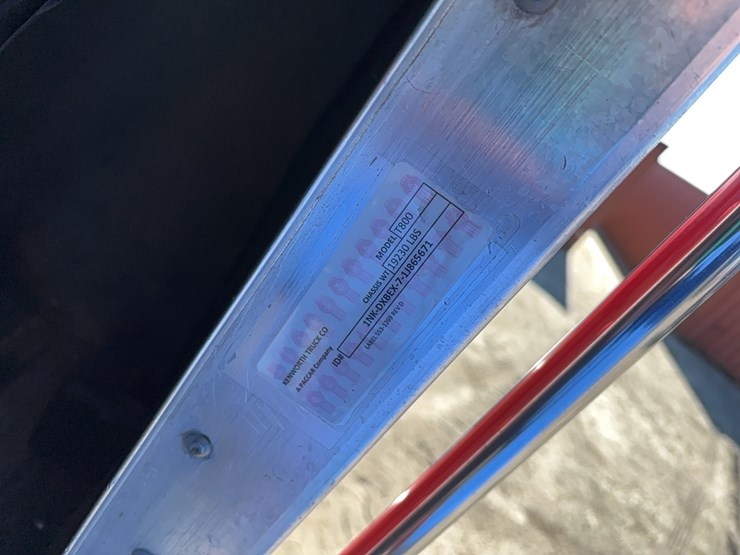 2001-kenworth-t800-image-17