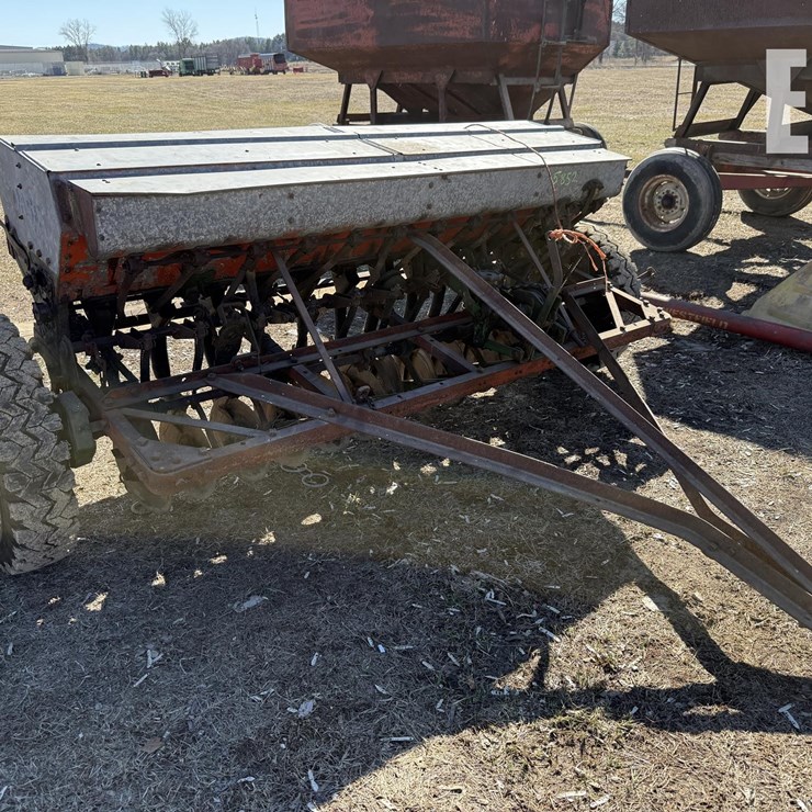 J I CASE GRAIN DRILL 5852
