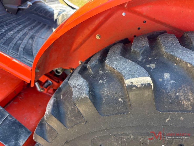 kubota-b2601-utility-tractor-image-13