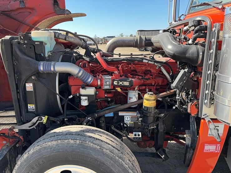 2022-peterbilt-389-image-24