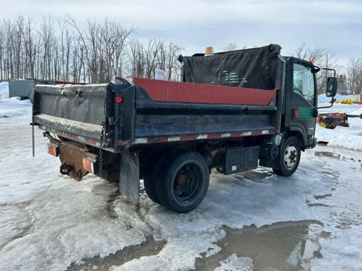 2015-isuzu-nrr-image-5