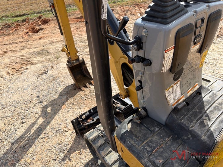 2018-caterpillar-300.9d-image-17